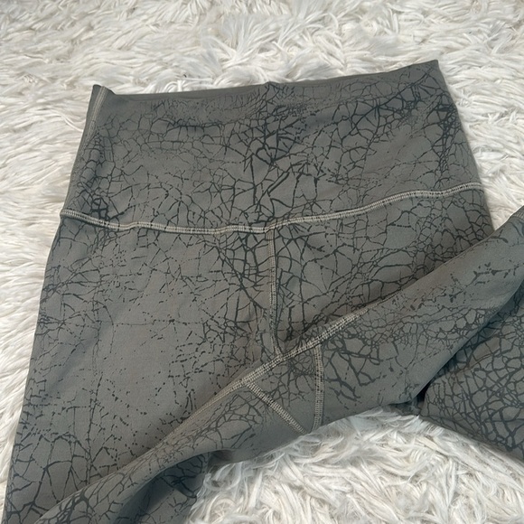 Lululemon Wunder Train High-Rise Short 8" Thread Dye Rover Black - Picture 2 of 6